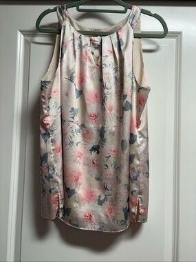 White House Black Market med Cream  pink Floral Satin Sleeveless Blouse